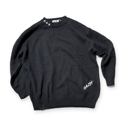 SAZI SZ-03 Star Crewneck Knit, jet black, front — stars at the neck, SAZI at the hem